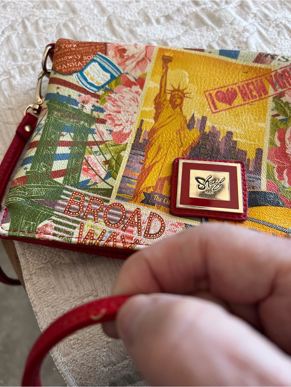 VTG Sharif Multicolor New York Collage Crossbody Bag with Red Trim - Picture 7 of 9